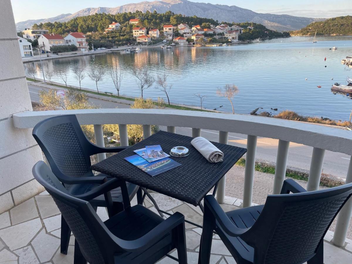 Apartments Ana By The Sea Lumbarda Exteriör bild